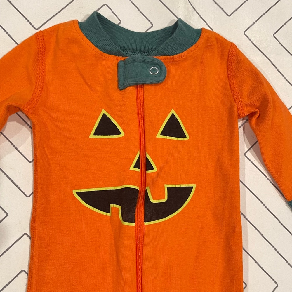 Hanna Andersson Halloween Jack-O-Lantern Zipper Pajama - Picture 3 of 9